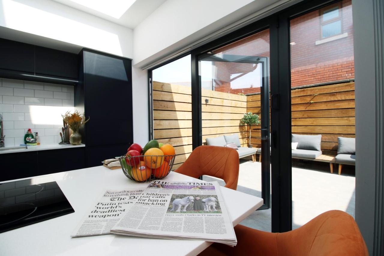 New Spacious 2 Bed Getaway - Private Courtyard! - Underfloor Heating Cardiff Dış mekan fotoğraf
