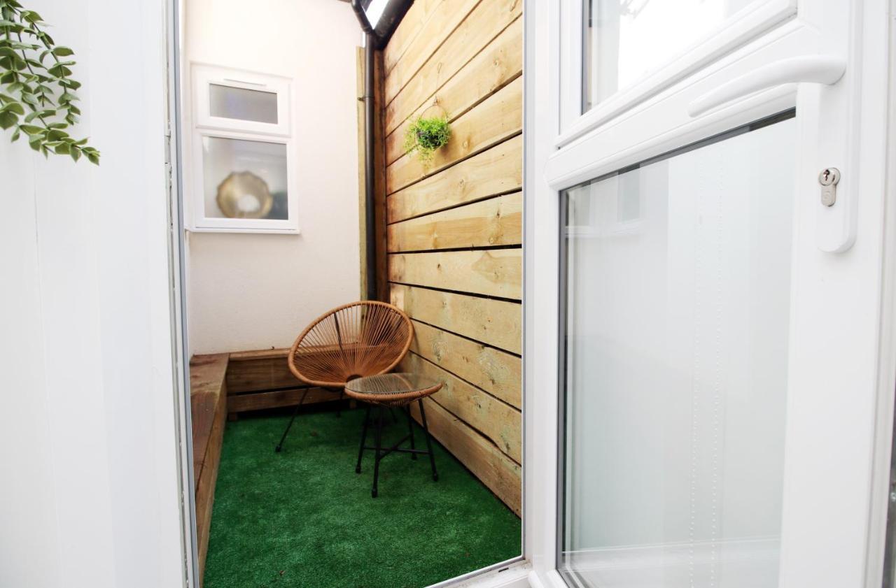 New Spacious 2 Bed Getaway - Private Courtyard! - Underfloor Heating Cardiff Dış mekan fotoğraf