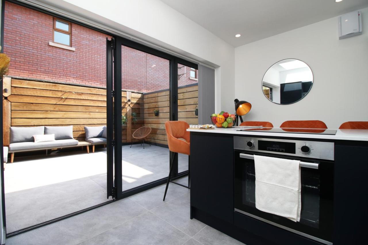 New Spacious 2 Bed Getaway - Private Courtyard! - Underfloor Heating Cardiff Dış mekan fotoğraf