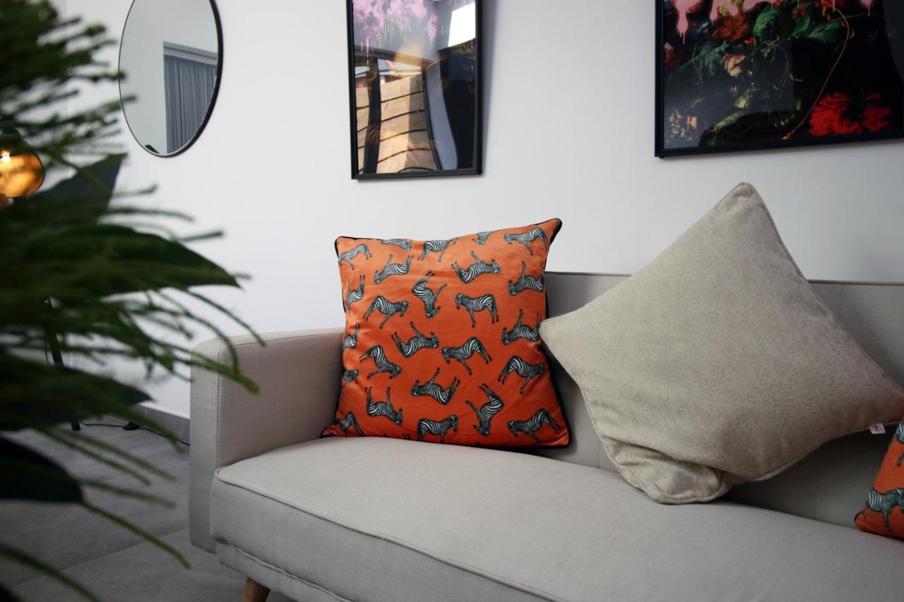 New Spacious 2 Bed Getaway - Private Courtyard! - Underfloor Heating Cardiff Dış mekan fotoğraf