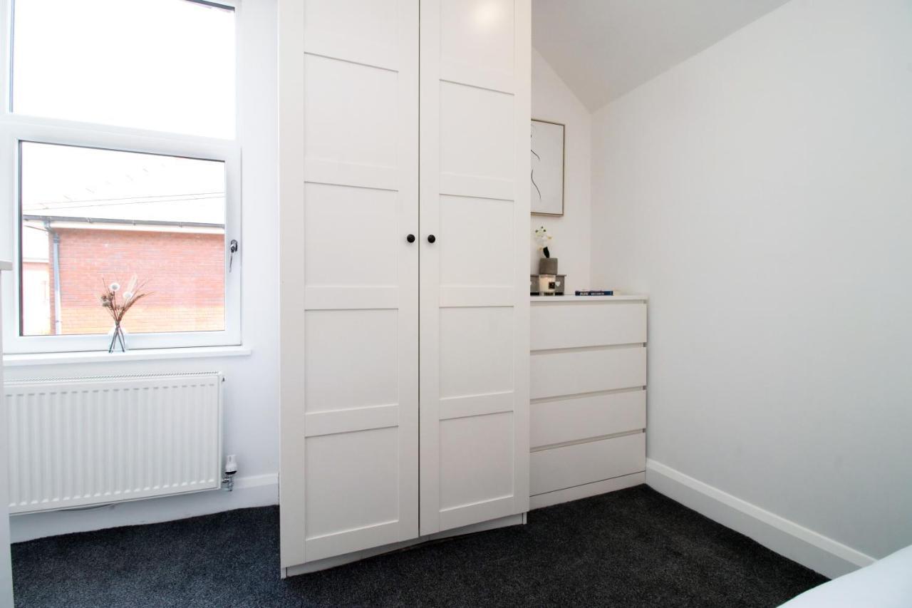 New Spacious 2 Bed Getaway - Private Courtyard! - Underfloor Heating Cardiff Dış mekan fotoğraf