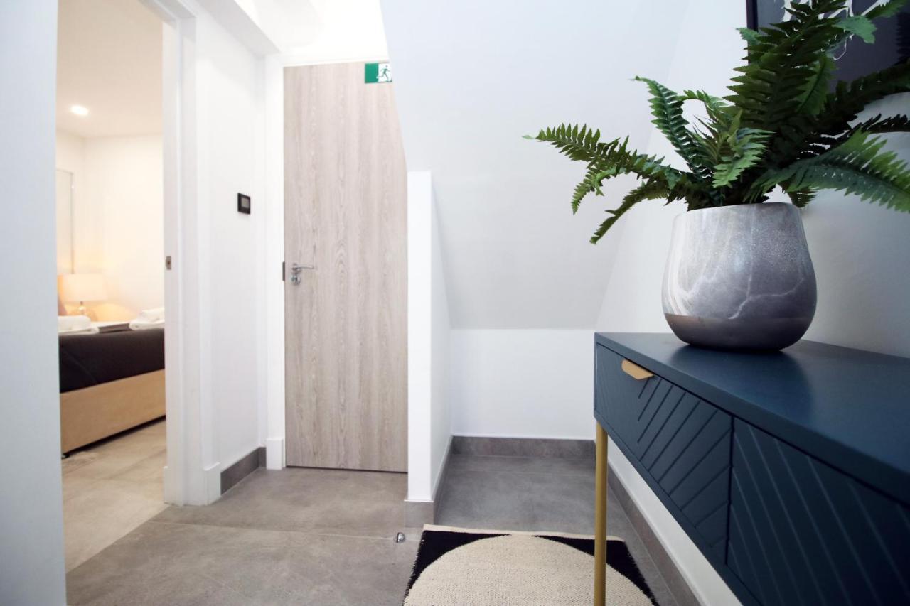 New Spacious 2 Bed Getaway - Private Courtyard! - Underfloor Heating Cardiff Dış mekan fotoğraf