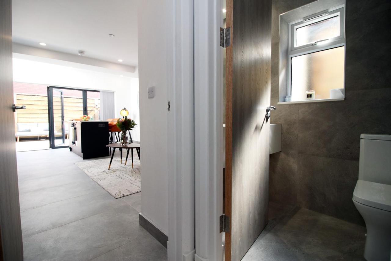 New Spacious 2 Bed Getaway - Private Courtyard! - Underfloor Heating Cardiff Dış mekan fotoğraf