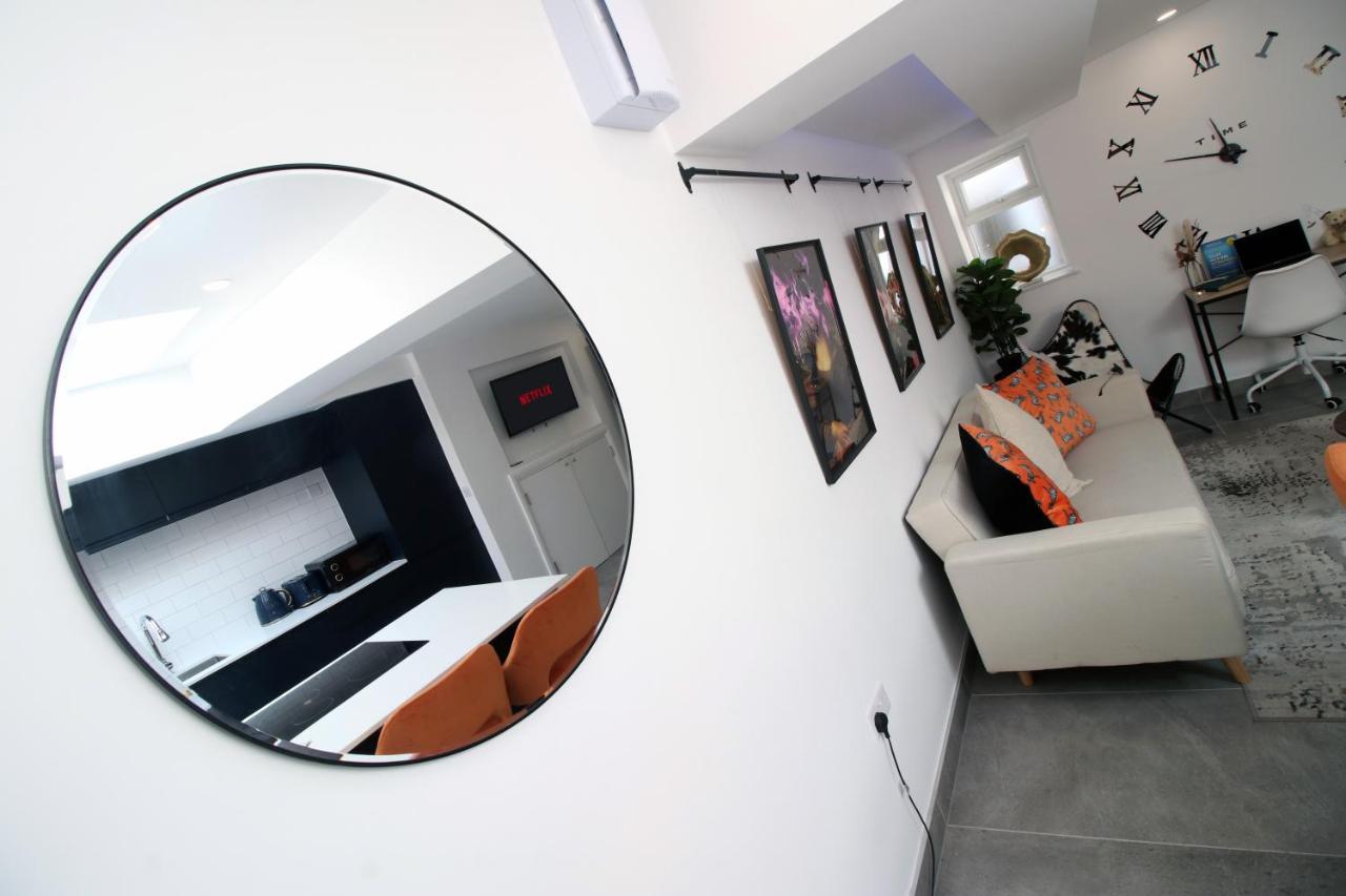 New Spacious 2 Bed Getaway - Private Courtyard! - Underfloor Heating Cardiff Dış mekan fotoğraf