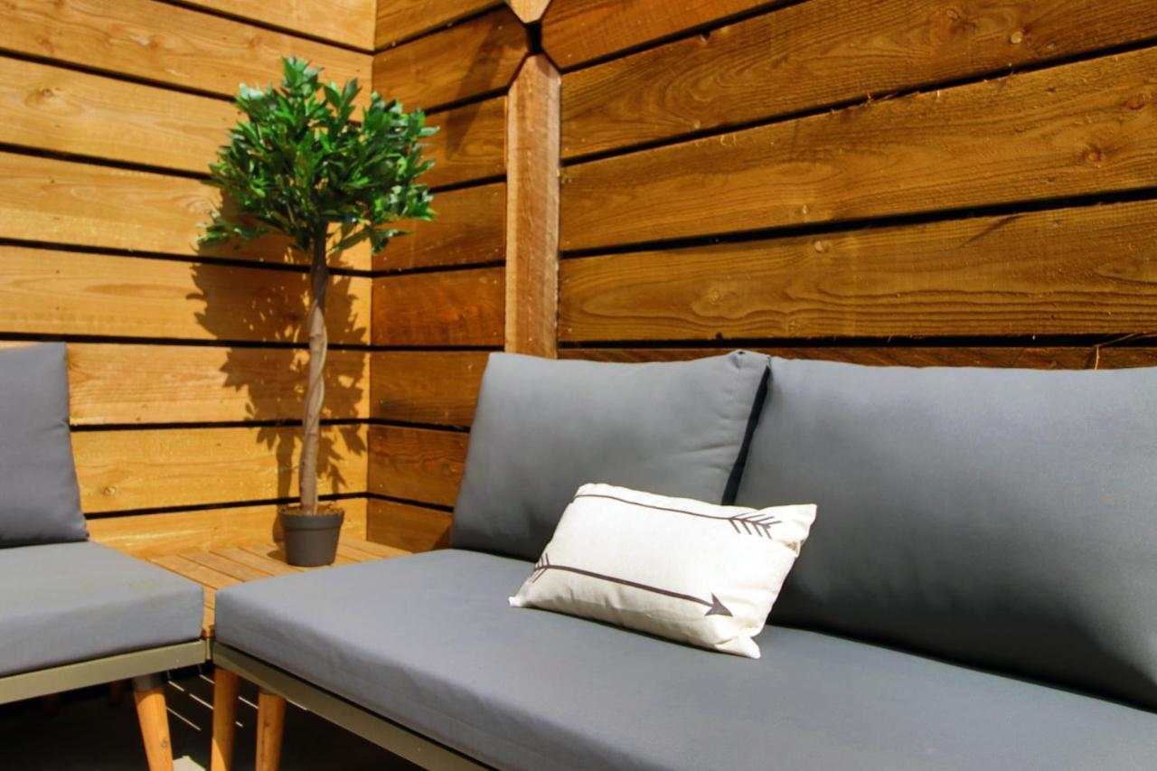 New Spacious 2 Bed Getaway - Private Courtyard! - Underfloor Heating Cardiff Dış mekan fotoğraf