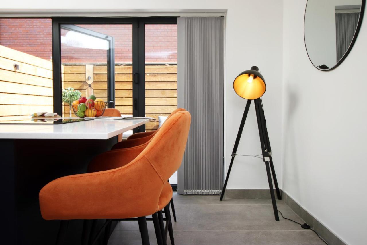 New Spacious 2 Bed Getaway - Private Courtyard! - Underfloor Heating Cardiff Dış mekan fotoğraf