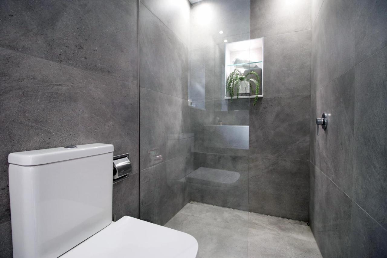 New Spacious 2 Bed Getaway - Private Courtyard! - Underfloor Heating Cardiff Dış mekan fotoğraf